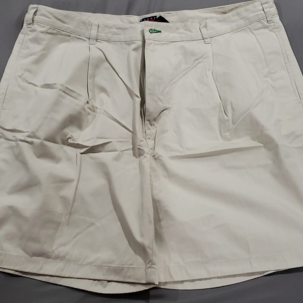 Tommy Hilfiger pleated khaki shorts
